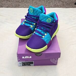 Nike LeBron Witness 8 Basketball Shoes